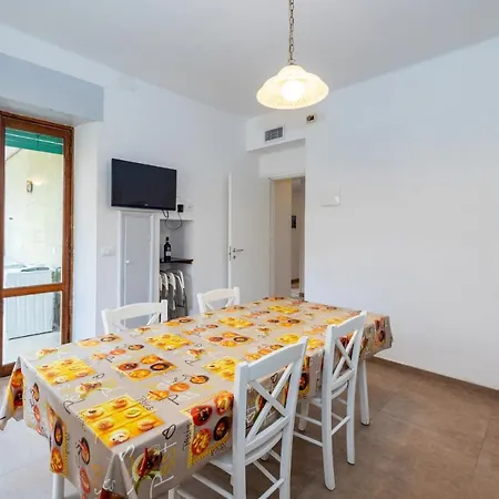 Appartamento Casa Romeo Con Posto Auto Finale Ligure